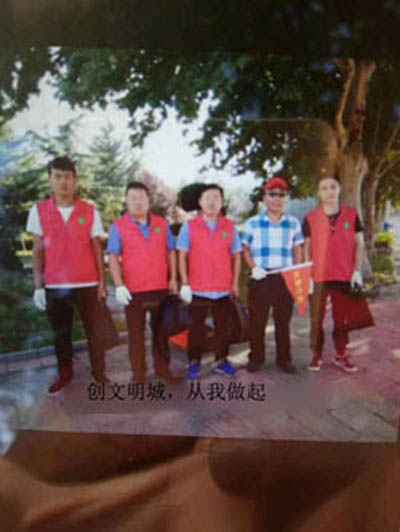 青岛宇通管业有限公司董事长陈建军—— 携手青年企业家商会参加“胶州市创文明城”义工活动